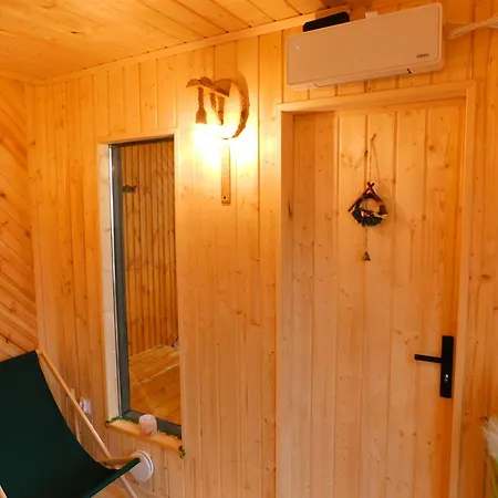Vakantiehuis Forest House Sasino-spa Sauna Balia