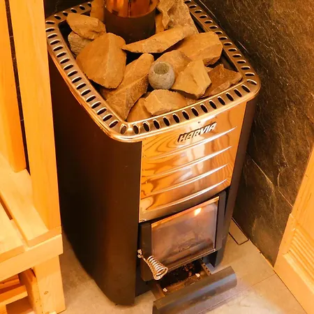 Vakantiehuis Forest House Sasino-spa Sauna Balia