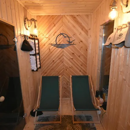 Vakantiehuis Forest House Sasino-spa Sauna Balia